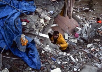 Rescatistas encuentran sobrevivientes a 5 días del sismo