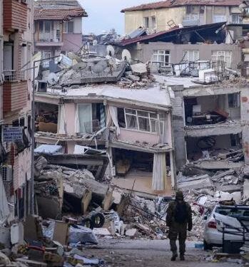 Aumentan a más de 41,000 los muertos por  terremotos de Turquía y Siria