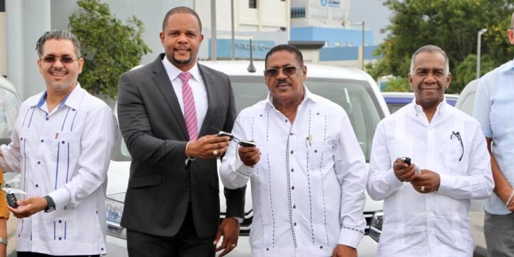 SRSM recibe furgoneta de las donadas por CONAVIHSIDA a 5 regionales de salud