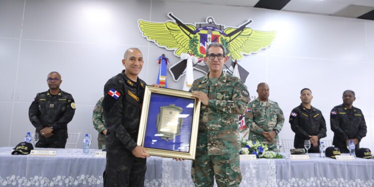 Ministro defensa encabeza graduación agentes DNCD
