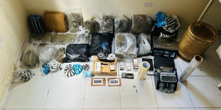Apresan hombre con más de 17 mil gramos de drogas y cientos de municiones