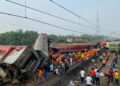Accidente de tren en India deja más de 280 muertos y 900 heridos