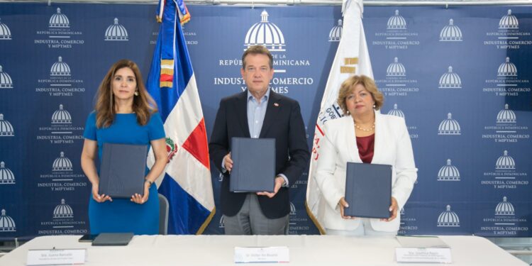 MICM, Barrick Pueblo Viejo y la UNPHU cierran proyecto de desarrollo de proveedores