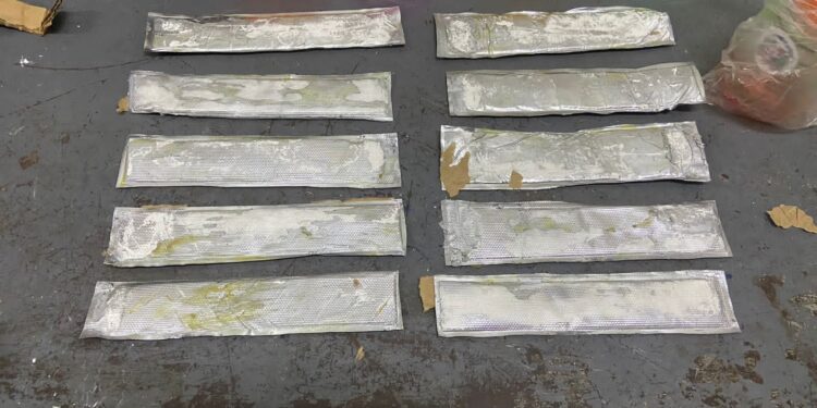 Ocupan 39 láminas de cocaína en Inposdom; serían llevadas a Canadá