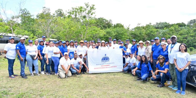 Ministerio de la Mujer siembra 2,200 plantas durante Plan Nacional de Reforestación
