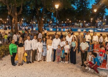 Alcaldía del DN, Planeta Azul y Banreservas iluminan el parque Eugenio María de Hostos