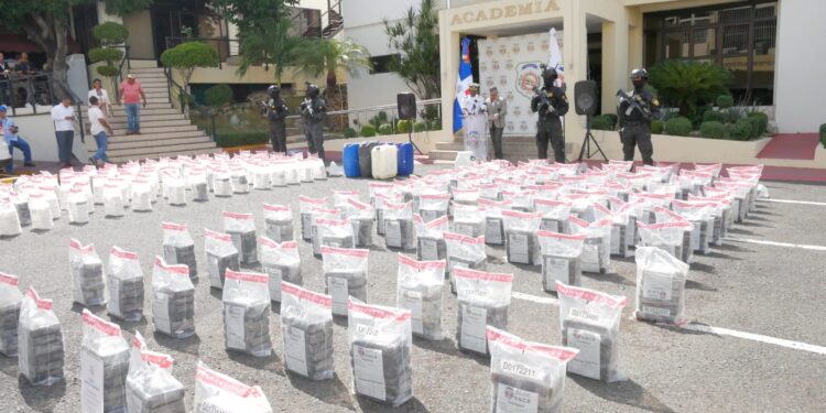 Ocupan 1.3 toneladas de presumiblemente cocaína