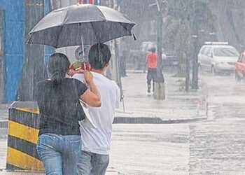 Lluvias continúan por vaguada y una onda tropical; 21 provincias en alerta