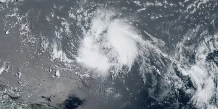 Tormenta Bret se localiza a unos 280 km al este de Barbados