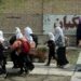 Al menos 82 niñas son envenenadas en dos colegios en el norte de Afganistán