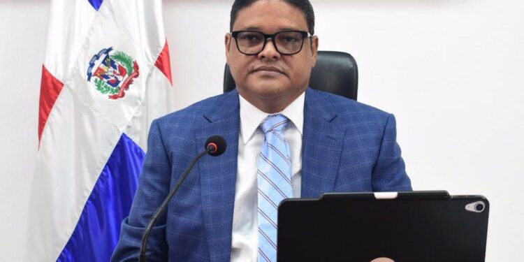 Director del COE es sometido a cirugía por obstrucción de riñón