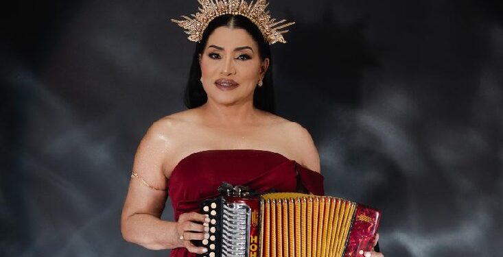 María Díaz celebra 40 años en el merengue típico