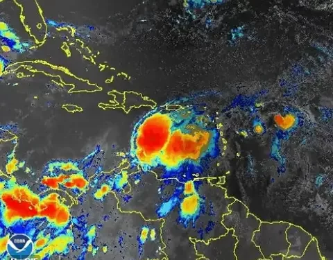 Tormenta Franklin cambia velocidad de traslación