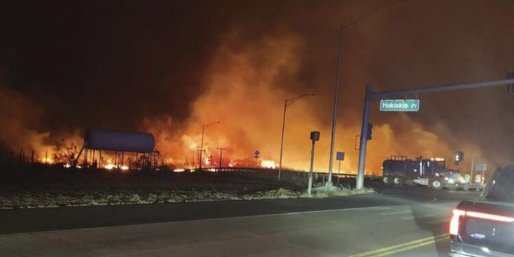 Aumentan a 106 los muertos por los incendios en Hawai