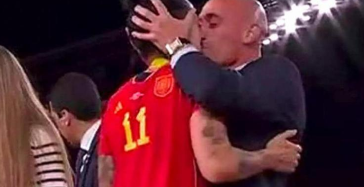 Considera que beso de Rubiales es cuestión “menor” comparado con la guerra