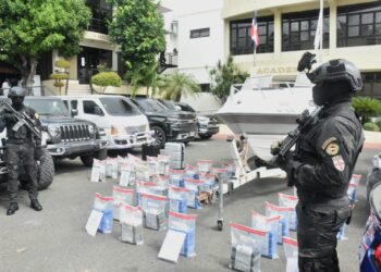 Ocupan 190 paquetes presumiblemente cocaína