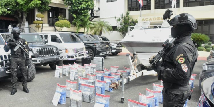 Ocupan 190 paquetes presumiblemente cocaína