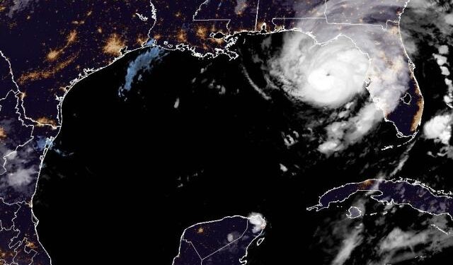 Huracán Idalia toca tierra en el noroeste de Florida en categoría 3