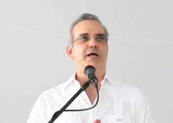 Abinader convoca  a organismos de socorro por amenaza de tormenta Franklin