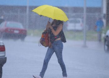 Aguaceros dispersos  por onda tropical