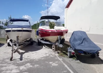 Desarticulan red narco y ocupan barcos, lanchas, armas, autos y drogas