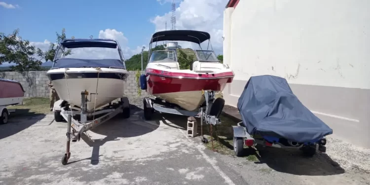 Desarticulan red narco y ocupan barcos, lanchas, armas, autos y drogas