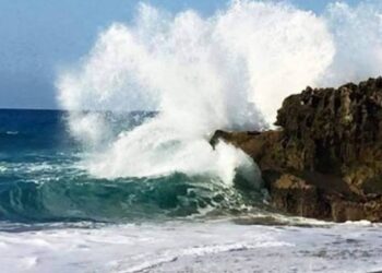 Pronostican deterioro en el oleaje por el poderoso huracán Lee