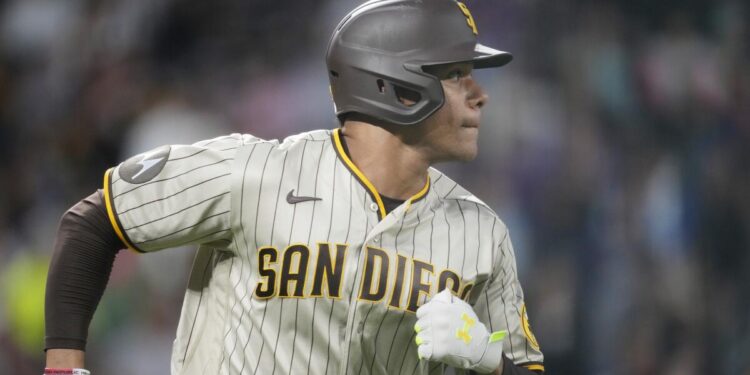 Soto da dos cuadrangulares y mantiene las posibilidades de los Padres de San Diego
