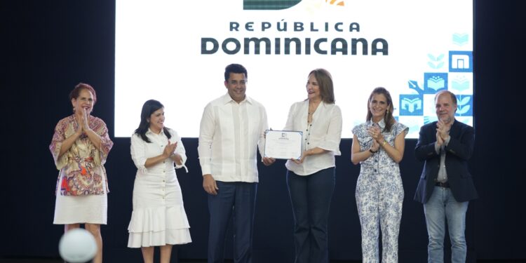 Feria Internacional del Libro recibe certificación como Marca País
