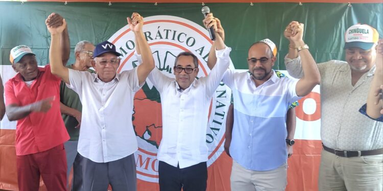 MODA  proclama a Bernardo Alemán como candidato a senador por Montecristi