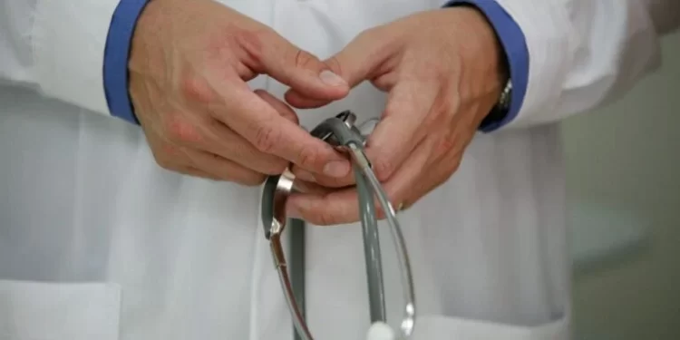 OMS alerta más de la mitad de la población mundial no está cubierta por servicios de salud esenciales