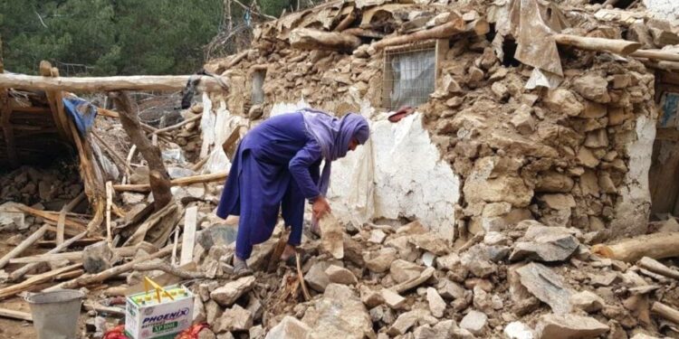 Aumentan a 153 los heridos en un nuevo terremoto de 6,3 en  Afganistán