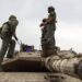 Israel dice haber retomado el control en el sur y concentra tropas cerca de la Franja de Gaza