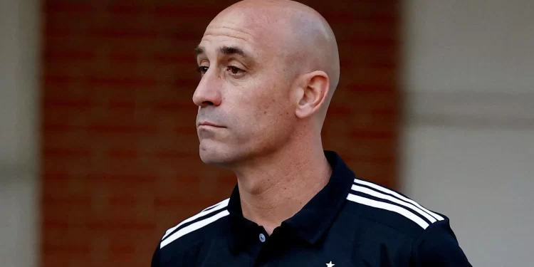 FIFA suspende durante 3 años a Luis Rubiales