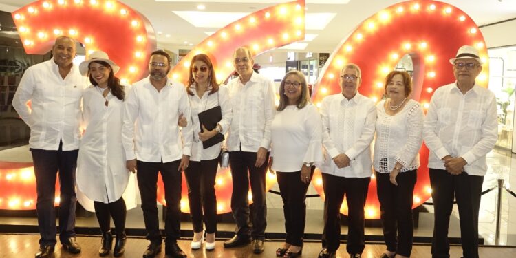 Estrambote presenta recital poético en Escenario 360