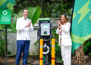 Unibe y Evergo impulsan la movilidad sostenible con nuevas estaciones de carga 