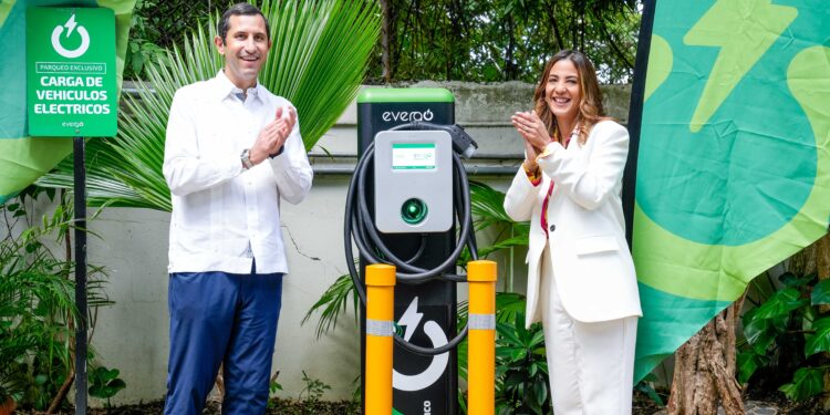 Unibe y Evergo impulsan la movilidad sostenible con nuevas estaciones de carga 