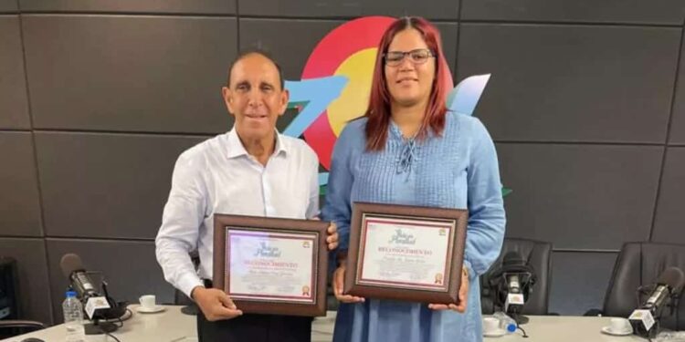 Reconocen a Cruz Jiminian y Priscila Rivera