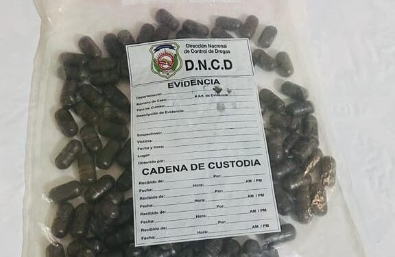 Arrestan extranjero con más de un kilo y medio presumiblemente cocaína en el estomago