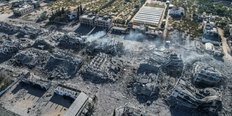 Israel ataca Gaza tras permitir la entrada de otro convoy de ayuda