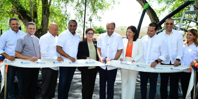 Banreservas y Ayuntamiento de Salcedo inauguran parque