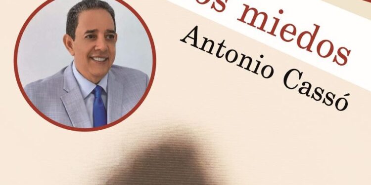 Doctor y escritor Antonio Cassó pondrá a circular novela “Nuestros miedos”