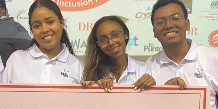 Estudiantes de INTEC obtienen primer lugar en hackathon para impulsar la inclusión financiera