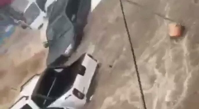Aumentan a 25 los fallecidos por disturbio tropical