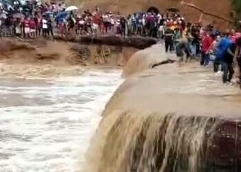 COE mantiene 14 provincias en alerta roja tras disturbio tropical