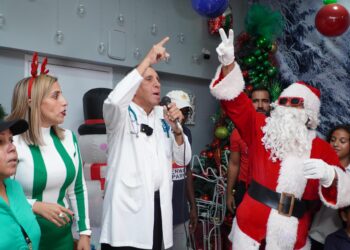 Cruz Jiminián da inicio a la Navidad con tradicional actividad
