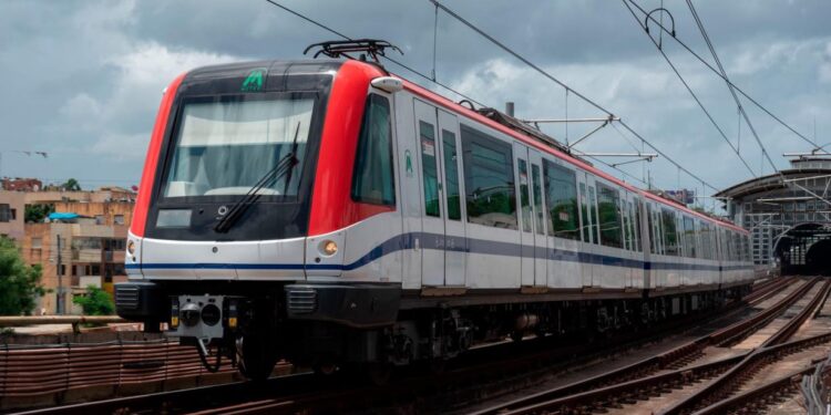 Metro extiende horario hasta la medianoche y será gratuito a partir de las 10:30 de la noche