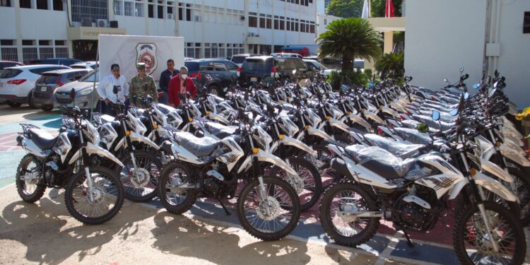 Entregan 38 motocicletas a unidades operativas DNCD