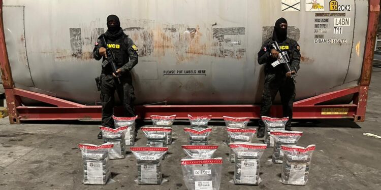 Incautan 93 paquetes de presumiblemente cocaína