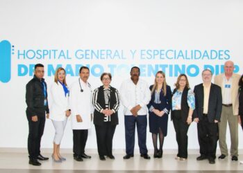 El SRSM y hospitales Hugo Mendoza y Yolentino Dipp reciben misión de EEUU en visita de intercambio